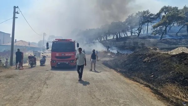Edremit'te Korkutan Yangın! Dumanlar Yerleşim Alanlarına Kadar Yaklaştı